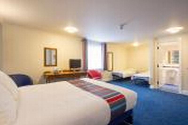 Travelodge Cardiff Airport Barry Luaran gambar