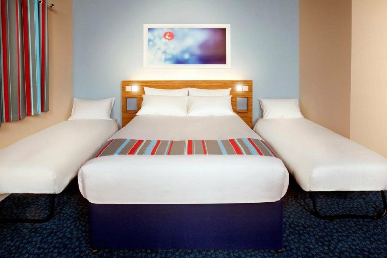 Travelodge Cardiff Airport Barry Luaran gambar